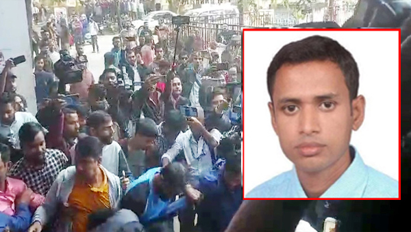 ছাত্রদল নেতার খুনিকে আওয়ামীলীগ নেতাকে আদালতে গণপিটুনি